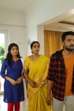 sakka-podu-podu-raja-movie-stills-003