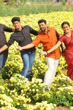 thiruppathi-samy-kudumbam-movie-stills-008