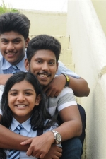 thiruppathi-samy-kudumbam-movie-stills-021