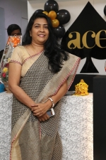 meera-mithun-salon-launch-stills-014