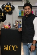 meera-mithun-salon-launch-stills-015