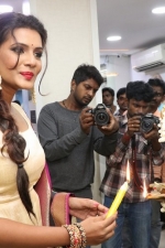 meera-mithun-salon-launch-stills-018