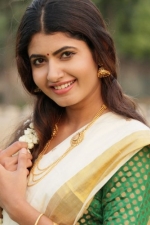 actress-ashima-narwal-stills-013