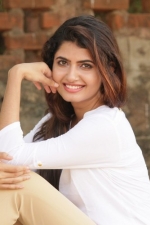 actress-ashima-narwal-stills-018