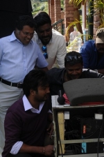 kavalai-vendam-movie-stills-012