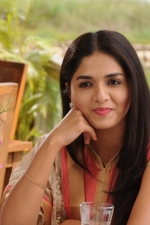 sunaina-kavalai-vendam-stills-003