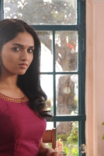sunaina-kavalai-vendam-stills-004