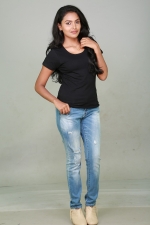 sowmya-actress-stills-001