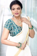 actress-tejashree-stills-009