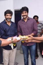 velaikkaran-dubbing-stills-002